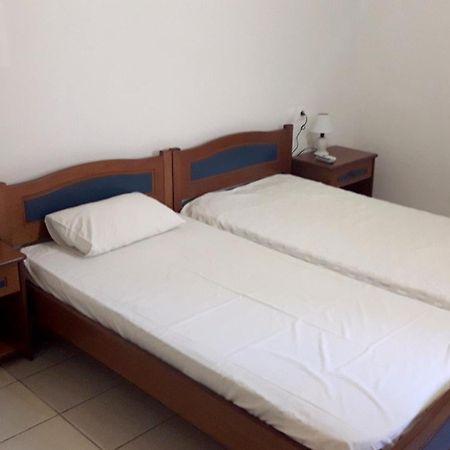 Theofilos Appartements Livadi  الغرفة الصورة