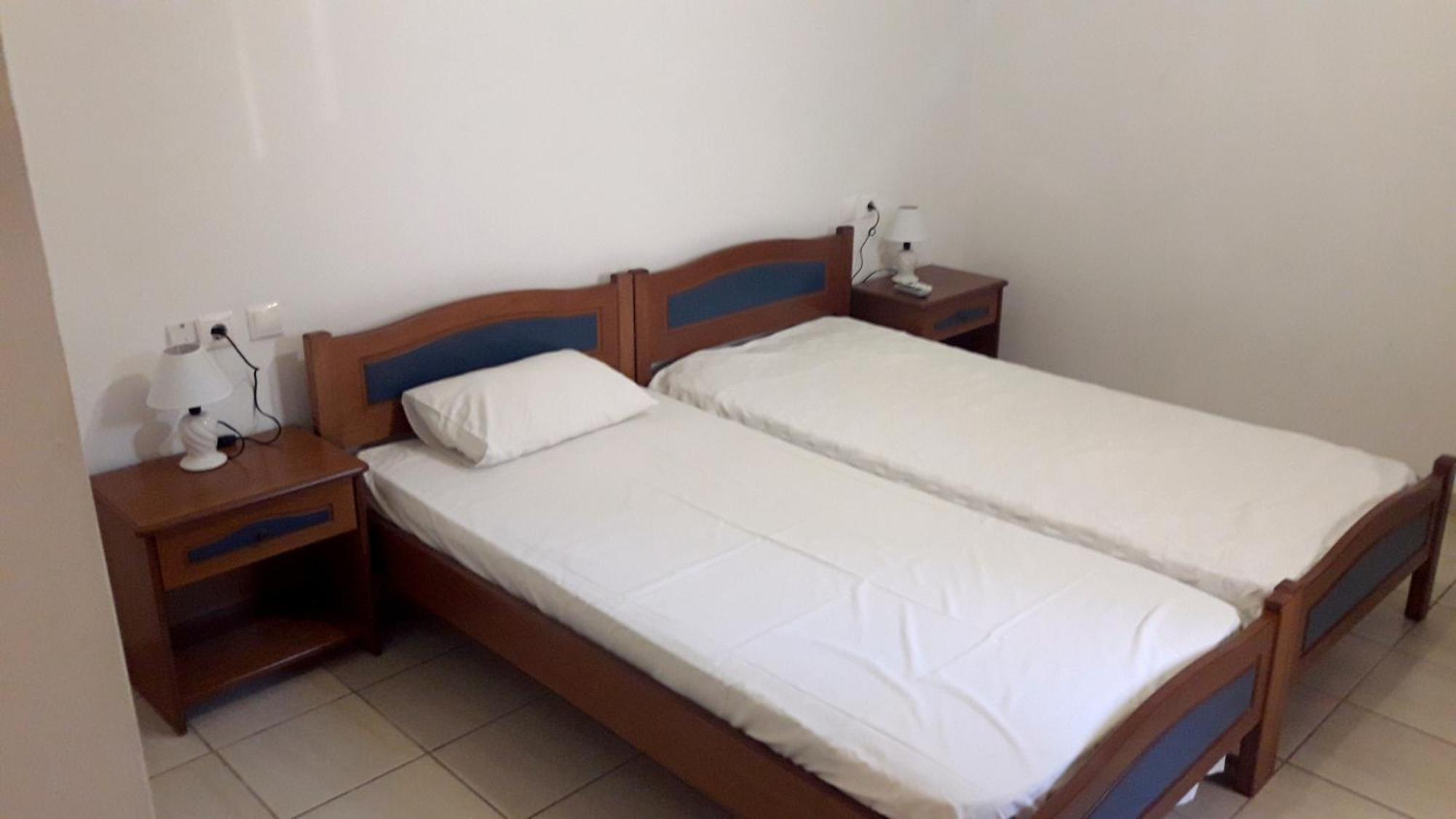 Theofilos Appartements Livadi  الغرفة الصورة